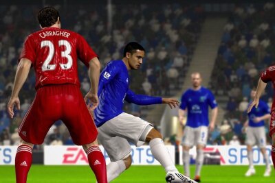 Von Anfang bis Ende, vom Pixel-Kick zur Milliarden-Marke, von "FIFA" bis "EA Sports FC" - Neu seit "FIFA 11": Elf echte Spieler konnten online gegen elf Kontrahenten antreten. Auf den Moderatoren-Plätzen machte es sich ein neues dynamisches Duo bequem: Manni Breuckmann und Frank Buschmann.