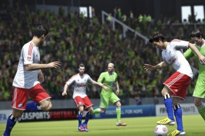 Von Anfang bis Ende, vom Pixel-Kick zur Milliarden-Marke, von "FIFA" bis "EA Sports FC" - "FIFA 14" wirkte jedem bösen Klischee über die Intelligenz von Fußballprofis entgegen - denn die Computer-Kollegen und -Gegner agierten cleverer denn je. Neu waren die Option Koop-Seasons und die auf PS4 und Xbox One abgestimmte Ignite-Engine.