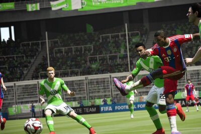 Von Anfang bis Ende, vom Pixel-Kick zur Milliarden-Marke, von "FIFA" bis "EA Sports FC" - Verbessert wurden unter anderem die Physik-Engine und der Modus Ultimate Team. Alles in allem wirkten die Partien dynamischer und realistischer als bei den Vorgängern.