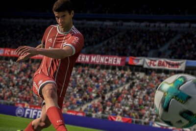 Von Anfang bis Ende, vom Pixel-Kick zur Milliarden-Marke, von "FIFA" bis "EA Sports FC" - Wichtiger noch als alle Features: Auch in den Spielzeiten bis 2021/22 liegen die Lizenzrechte im Bereich "Match-Simulation" allein bei EA. Konkurrent Konami wollte bis an die Schmerzgrenze gehen, um das seit über 20 Jahre bestehende "FIFA"-Monopol zu brechen. Es hatte jedoch nicht gereicht.