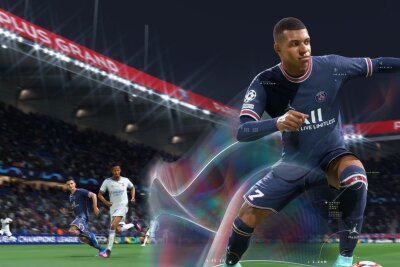 Von Anfang bis Ende, vom Pixel-Kick zur Milliarden-Marke, von "FIFA" bis "EA Sports FC" - Größte Neuerung bei "FIFA 22": Für noch mehr Realismus auf PS5 und Xbox Series X/S soll die sogenannte "HyperMotion"-Technik sorgen. Hinter dem Begriff sollen laut EA eine noch bessere Ballphysik und authentischere Animationen stecken. Dafür ließ EA unter anderem 22 Profis in High-Tech-Ganzkörper-Anzügen aufs Feld laufen, um jede ihrer Bewegungen aufzuzeichnen.