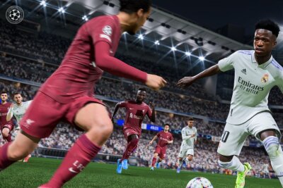 Von Anfang bis Ende, vom Pixel-Kick zur Milliarden-Marke, von "FIFA" bis "EA Sports FC" - "FIFA 23" war das letzte "FIFA"-Spiel von EA - vorausgegangen waren lange Vertrags- und Lizenzquerelen zwischen dem Fußballverband und dem Publisher.