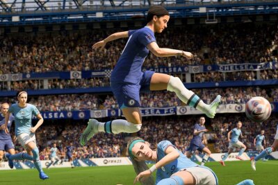 Von Anfang bis Ende, vom Pixel-Kick zur Milliarden-Marke, von "FIFA" bis "EA Sports FC" - Insgesamt bot "FIFA 23" über 700 Teams mit 19.000 Spielern und Spielerinnen aus mehr als 30 Ligen, dazu jede Menge offizielle Stadien. Der populäre Sammelkarten-Modus FUT wurde spielerisch gewaltig umgekrempelt - allerdings hielt EA dem in Verruf geratenen Lootboxen-System weiter die Treue.