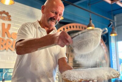 Von der Kürbisausstellung zur Polarreise: Weihnachtsevents in Oskarshausen - Stollenbäcker Matthias Backfabri.