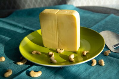 Von gewürzt bis handgemacht: So haben Sie Käse noch nicht gegessen - Käse aus Cashewkernen ist relativ fettarm, hat dafür aber viel Magnesium.