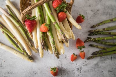 Von Käserand bis Kürbiscreme: Pizza mal anders - Spargel und Erdbeeren auf Pizza sind eine ungewöhnliche, aber köstliche Kombination.