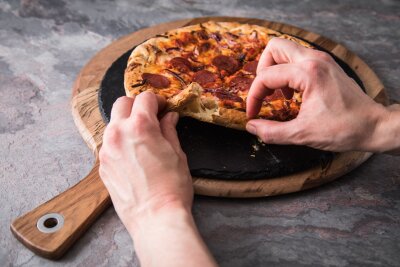 Von Käserand bis Kürbiscreme: Pizza mal anders - Gefüllt mit Käse wird der Pizzarand besonders lecker.