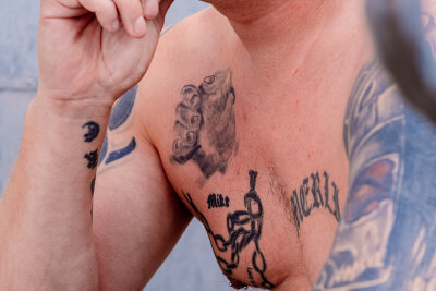 Von Liebe, Verlust und Wikingern: Gunnar(47) aus Chemnitz erzählt seine Geschichte durch Tattoos - Eine durchgehende Linie zieht sich durch all seine Tattoos: die Liebe zur Geschichte, zu den Wikingern und ihrer Kultur.