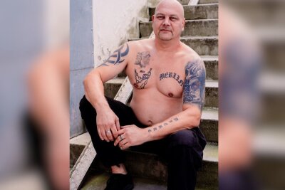 Von Liebe, Verlust und Wikingern: Gunnar(47) aus Chemnitz erzählt seine Geschichte durch Tattoos - "Das Tattoo auf der Wade hat beim Stechen am meisten wehgetan", gesteht er. 