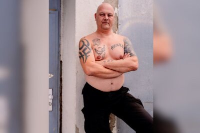 Von Liebe, Verlust und Wikingern: Gunnar(47) aus Chemnitz erzählt seine Geschichte durch Tattoos - Gunnar (47) aus Chemnitz - Ein Mann mit Geschichte.