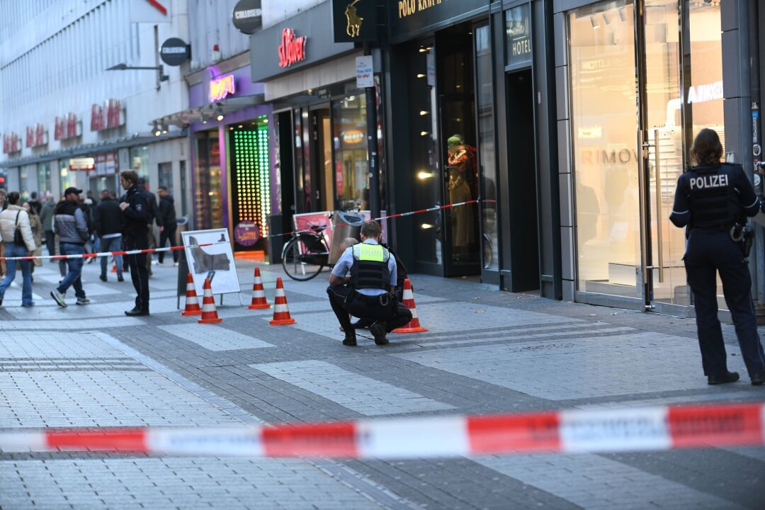 Vor Poldi-Abschied: Fan niedergestochen, Polizisten verletzt - Ein mutmaßlicher Tatbeteiligter wurde festgenommen.