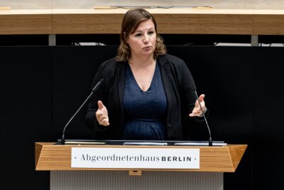 Vorbild Tokio: Berliner Grüne wollen U-Bahn-Wagen für Frauen - Grünen-Abgeordnete Antje Kapek setzt auf eine politische Debatte zu ihren Vorschlägen. (Archivbild)