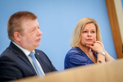 Vorgezogene Wahl verzögert Neubewertung der AfD - B