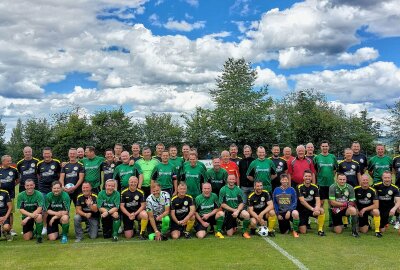 Vorhang auf: Das ist die neue Traditionself des VFC Plauen - Der VFC Traditionself e.V. hat Premiere gefeiert. Hier gibt es Bilder vom heutigen Tag. Fotos: Karsten Repert