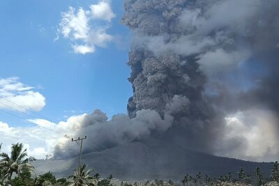 Vulkan Lewotobi Laki-Laki in Indonesien erneut ausgebrochen - Der Vulkan macht Experten zunehmend Sorge.