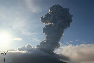 Vulkan Lewotobi Laki-Laki in Indonesien kommt nicht zur Ruhe - Die jüngste Aschesäule war mehrere Kilometer hoch.