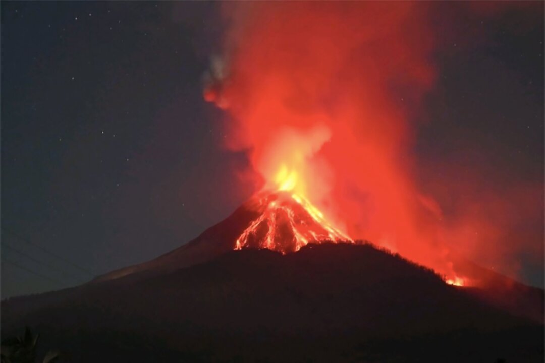 Vulkanausbruch in Indonesien: Internationale Flüge betroffen - Der Lewotobi Laki-Laki kommt nicht zu Ruhe.