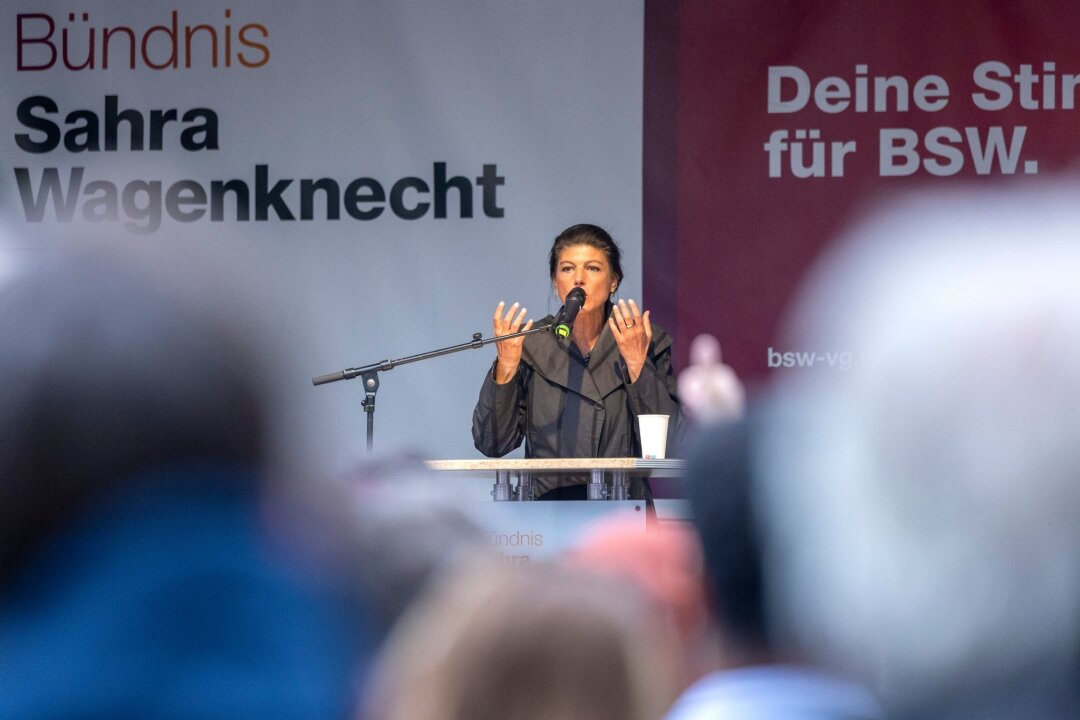 Wagenknecht: Scholz soll Kurswechsel bei Waffen erklären - BSW-Chefin Sahra Wagenknecht bei einer Wahlkampfveranstaltung.