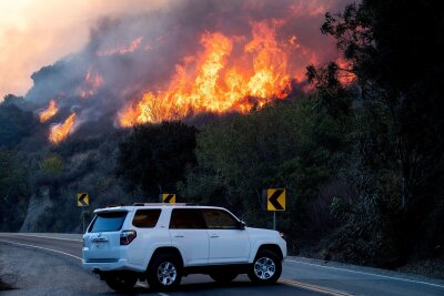 Waldbrand in Kalifornien zerstört zahlreiche Häuser - Die Behörden haben Evakuierungen veranlasst.