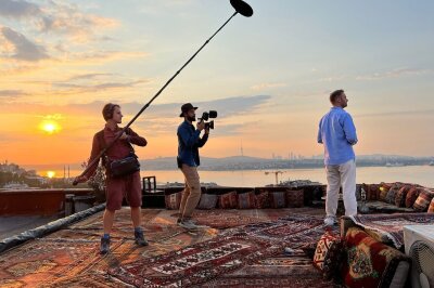 Wann ist ein Mann ein Mann? - ZDF-Psychologe Leon Windscheid im Interview - Die Wasserwege von Istanbul haben Ufer an zwei Kontinenten - im europäischen und im asiatischen Teil der Metropole.