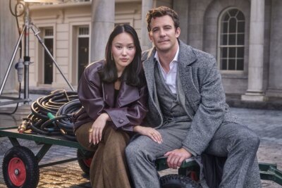 Wann kommt "Bridgerton" Staffel 4? Netflix gibt Details zur Ausstrahlung - Sophie Baek (Yerin Ha) und Benedict Bridgerton (Luke Thompson) werden die Stars von Staffel 4. Foto: Cr. Gavin Bond/Netflix 2024