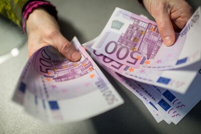 Wann wird ein Bausparvertrag zuteilungsreif? - Bevor es Geld gibt, müssen Bausparerinnen und Bausparer sich erst mal in Geduld üben.