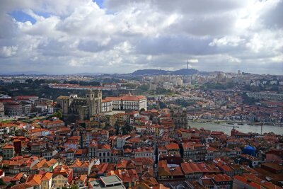 Warme Urlaubstrends für Weihnachten und die Winterferien - Blick auf Porto: Portugal haben immer mehr Reisende auch in der Wintersaison auf dem Zettel.