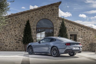 Warum der neue Ford Mustang ein Muscle Car alter Schule ist - So mögen es die Fans von Muscle Cars: Lange Haube, knackiges Heck.