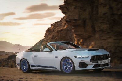 Warum der neue Ford Mustang ein Muscle Car alter Schule ist - Offenherzig: Nicht nur als Coupé, sondern auch als Cabrio holt Ford den Mustang nach Deutschland.