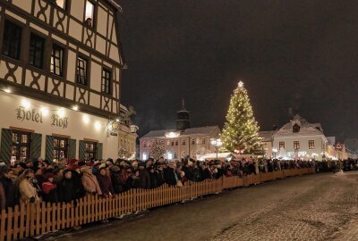 Warum der Weihnachtsmann in Zwönitz zuhause ist - Einblicke von der Weihnachtsmannparade in Zwönitz 2023. Foto: Katja Lippmann-Wagner