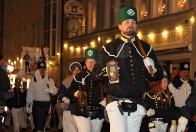 Warum der Weihnachtsmann in Zwönitz zuhause ist - Einblicke von der Weihnachtsmannparade in Zwönitz 2023. Foto: Katja Lippmann-Wagner