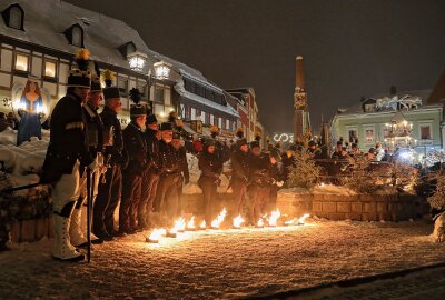 Warum der Weihnachtsmann in Zwönitz zuhause ist - Einblicke von der Weihnachtsmannparade in Zwönitz 2023. Foto: Katja Lippmann-Wagner