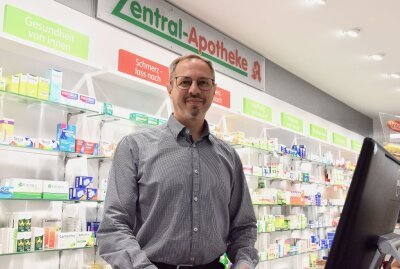 Warum ein Apotheker trotz Filialschließung nicht aufgibt - Apotheker Alexander Scheck. besitzt mehrere Apotheken.Foto: Steffi Hofmann