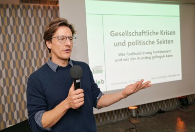 Warum es in einem Vortrag in Schneeberg um Ideologien und Radikalisierung ging - Dr. Felix Schilk hat in Schneeberg einen Vortrag gehalten. Foto: Ralf Wendland