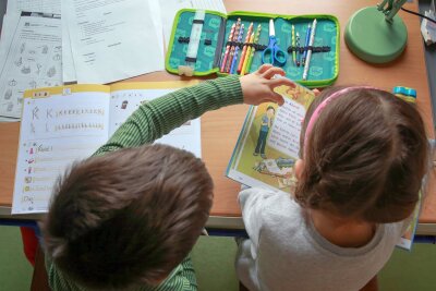 Warum es wichtig ist, mit Kindern Achtsamkeit zu üben - Voll bei der Sache: Wenn Kinder nicht abgelenkt sind, steigert das ihre Denkleistung.