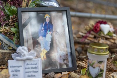 Warum wird Oliver K. im Bergstollen im Erzgebirge einfach für tot erklärt? Freunde fordern Fortsetzung der Suche - Oliver K. im Bergwerk im Erzgebirge bestattet: Gesundheitsamt stimmte am vergangenen Dienstag dieser außergewöhnlichen Grabstätte zu.