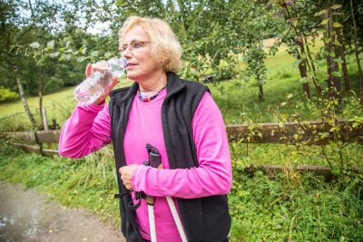 Was bringt die Haut mit 60+ zum Strahlen? - Gerade im Alter braucht die Haut Feuchtigkeit - auch von innen.