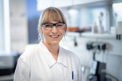 Was machen eigentlich Toxikologen? - Nina Hambruch hat Biochemie studiert und lange Zeit in der Grundlagenforschung gearbeitet. Nun führt die Toxikologin als Laborleiterin ein Team bei BASF in Ludwigshafen.