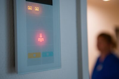 Was macht eigentlich eine Fachkraft für Palliativpflege? - Die Sterbebegleitung todkranker Patienten, die mit ihrem Schicksal hadern und große Angst vor dem Sterben haben, kann für die Fachkräfte in der Palliativpflege psychisch sehr herausfordernd sein.