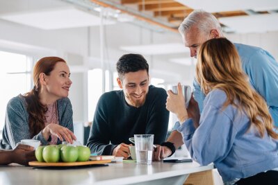 Wasser für mehr Erfolg: Trink-Strategien für den Arbeitsalltag - Trinken ist wichtig, um den Körper optimal zu versorgen und die Leistungsfähigkeit zu erhalten.