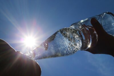 Wasser für mehr Erfolg: Trink-Strategien für den Arbeitsalltag - Wassermangel wirkt sich negativ auf den Körper aus.