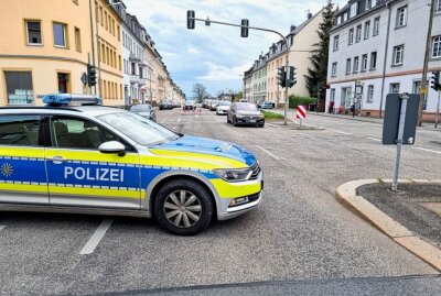 Wasserrohrbruch auf Frankenberger Straße: Fahrbahn senkte sich - Ein Wasserrohrbruch sorgte in Chemnitz für Chaos. Foto: Harry Härtel