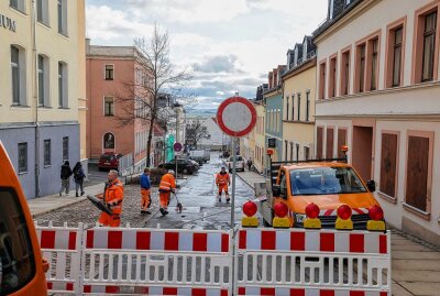 Wasserrohrbruch in Hohenstein: Mehrere Haushalte betroffen - Wasserrohrbruch in Hohenstein-Ernstthal sorgt für Probleme in mehreren Haushalten. Foto: Andreas Kretschel