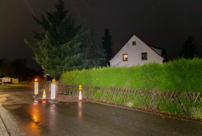 Wasserrohrbruch sorgt für Feuerwehreinsatz:  Anwohner im Erzgebirge ohne Trinkwasser - Ein Wasserrohrbruch in Lugau sorgt für einen Feuerwehreinsatz. 