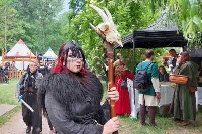 Wave-Gotik-Treffen 2024: Bilder vom Samstag - Gesichter vom WGT 2024 im Heidnischen Dorf am Samstag.