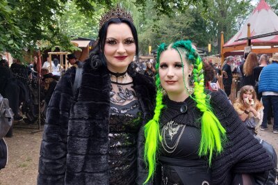 Wave-Gotik-Treffen 2024: Bilder vom Samstag - Gesichter vom WGT 2024 im Heidnischen Dorf am Samstag.