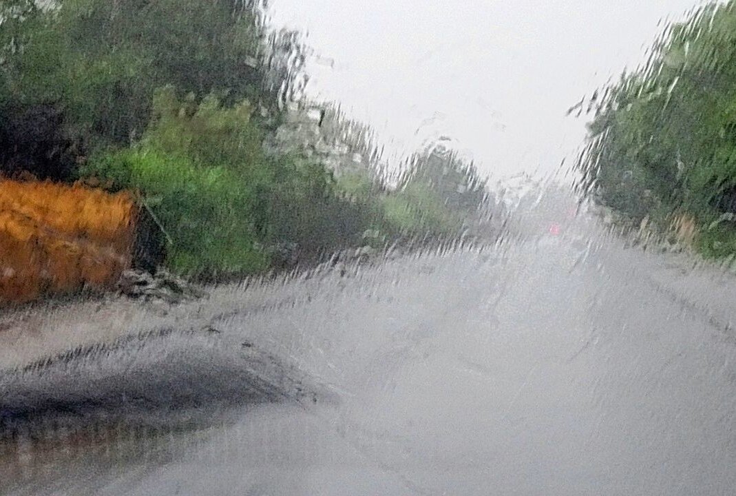 Wegen Starkregen verunfallt: PKW-Fahrer verliert Kontrolle über Fahrzeug - Symbolbild. Foto: Pixabay/Jan-Mallander