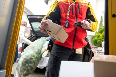 Weihnachten: So kommen Geschenke per Post pünktlich ans Ziel - Für den sicheren Versand von Weihnachtsgeschenken sollten stabile Kartons ohne alte Etiketten sowie ausreichend Polstermaterial verwendet werden.