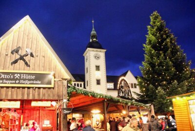 weihnachtensachenchemnitzdresdenleipzigerzgebirgeweihnachtsmannkindervorfreudeweihnachtsbaumengelparkeninnenstadtbergparadeeröffnungstadtführungen