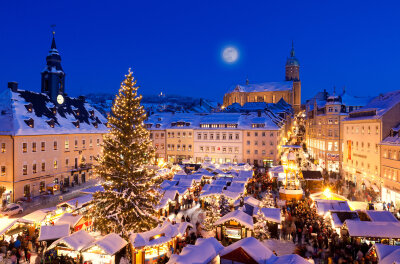 Weihnachtszauber in Börnichen und Grünhainichen: Festliche Erlebnisse und erzgebirgische Handwerkskunst - Weihnachtsmarkt in Annaberg-Buchholz im Erzgebirge.